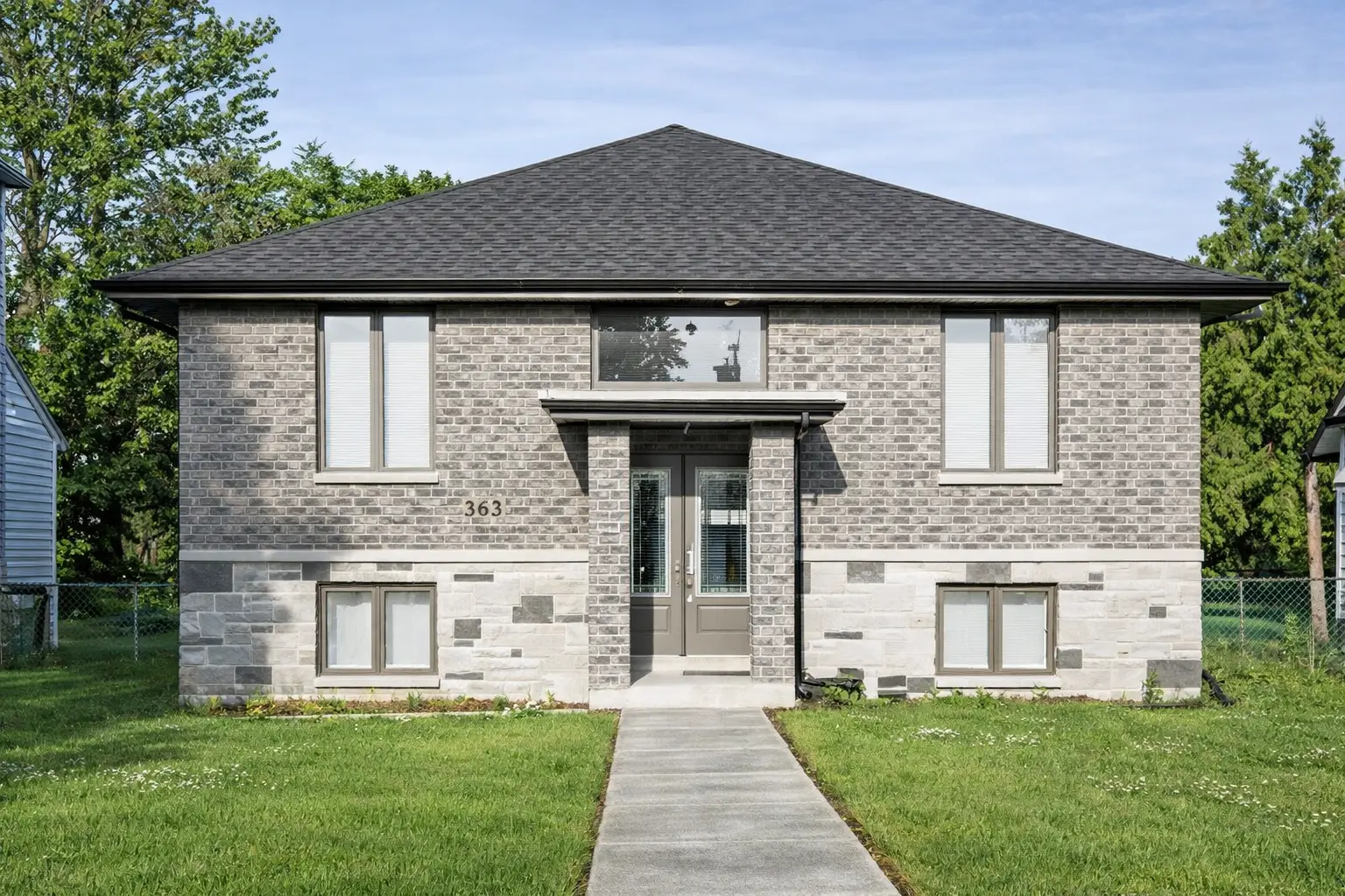 363 Curry Ave